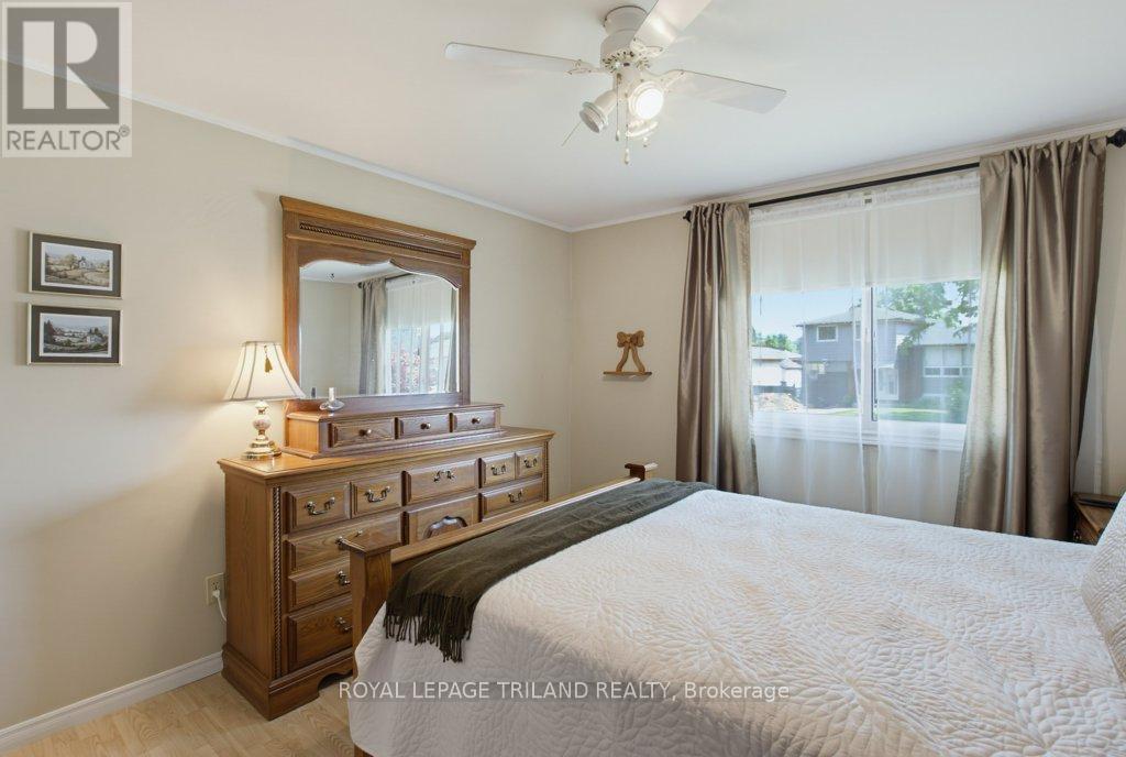 5 WARREN CRESCENT - 17