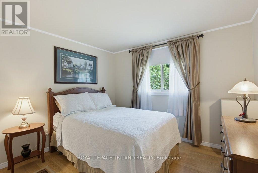 5 WARREN CRESCENT - 18