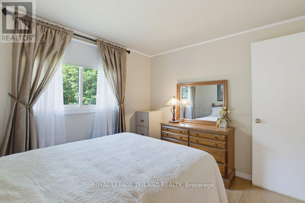 5 WARREN CRESCENT - 19