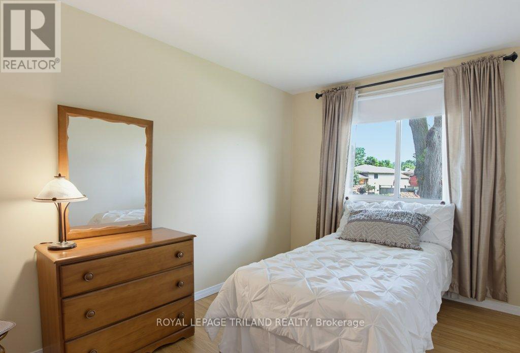 5 WARREN CRESCENT - 21