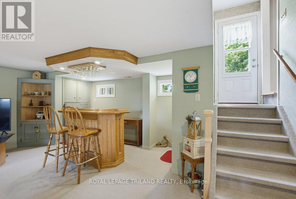 5 WARREN CRESCENT - 22