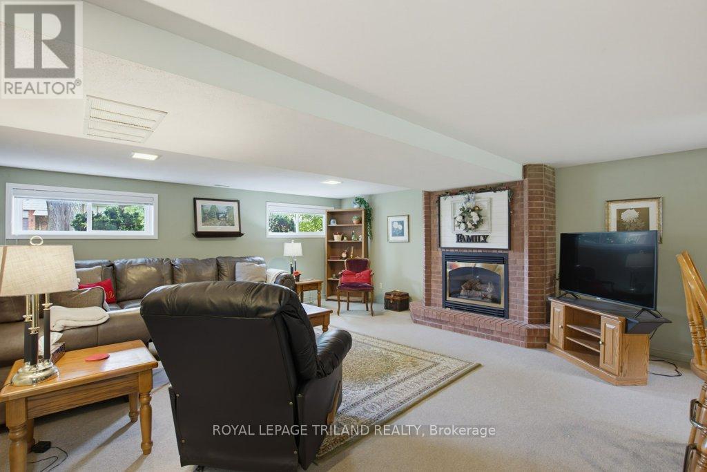 5 WARREN CRESCENT - 24