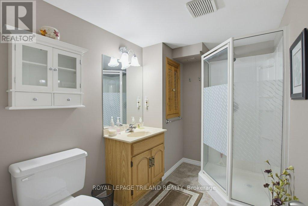 5 WARREN CRESCENT - 32