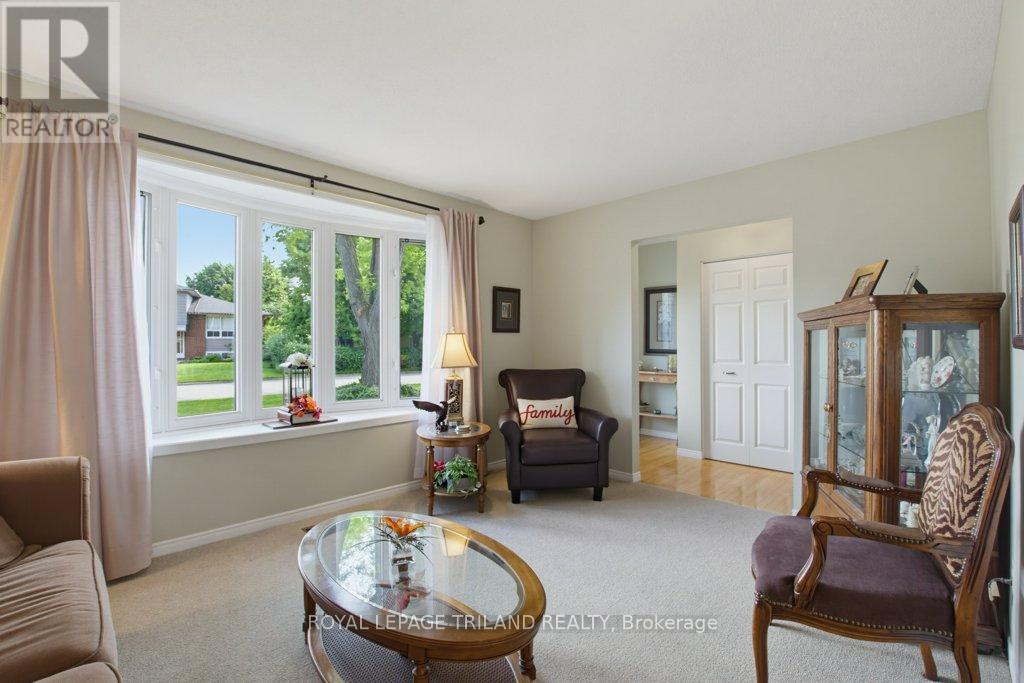 5 WARREN CRESCENT - 6