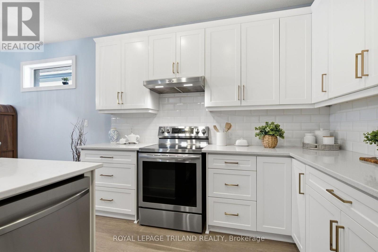 149 COLLINS WAY - 10