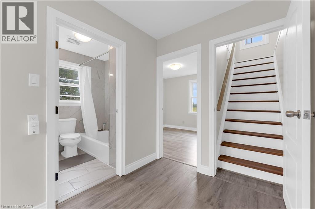87 MUD Street E - 11