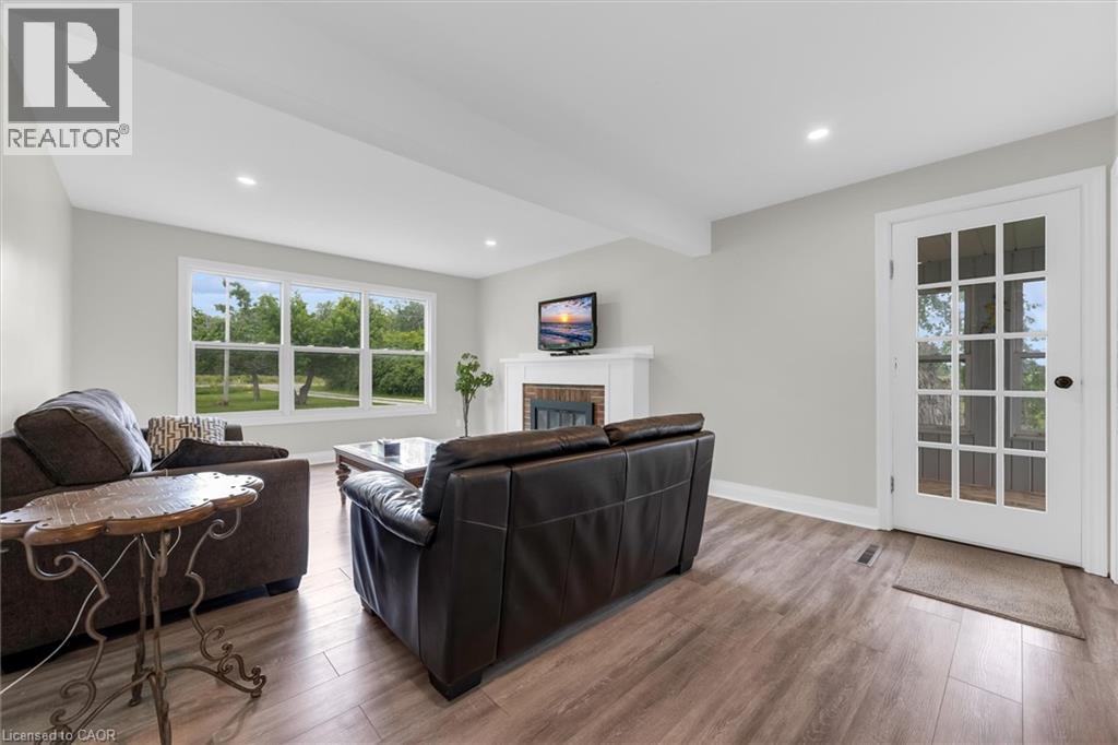 87 MUD Street E - 15
