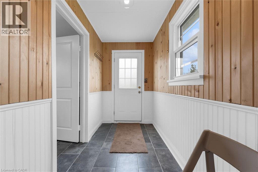 87 MUD Street E - 5