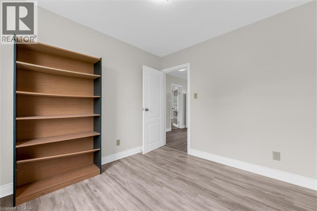 87 MUD Street E - 14