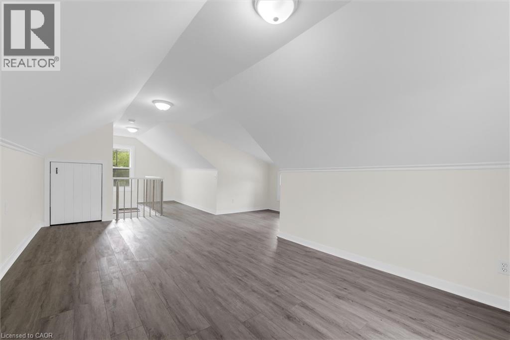 87 MUD Street E - 24