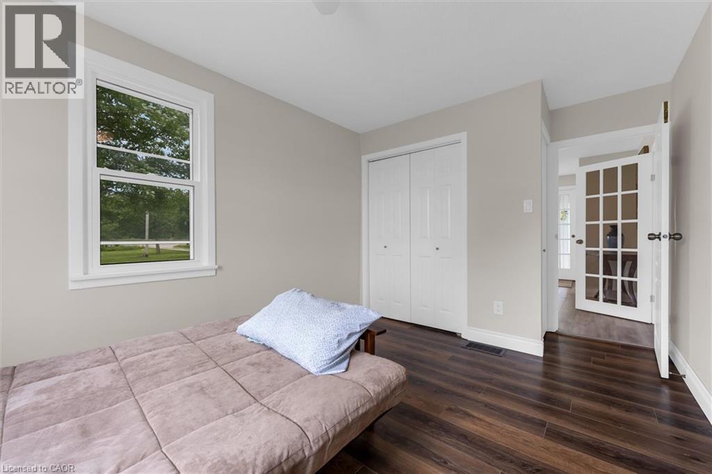87 MUD Street E - 22
