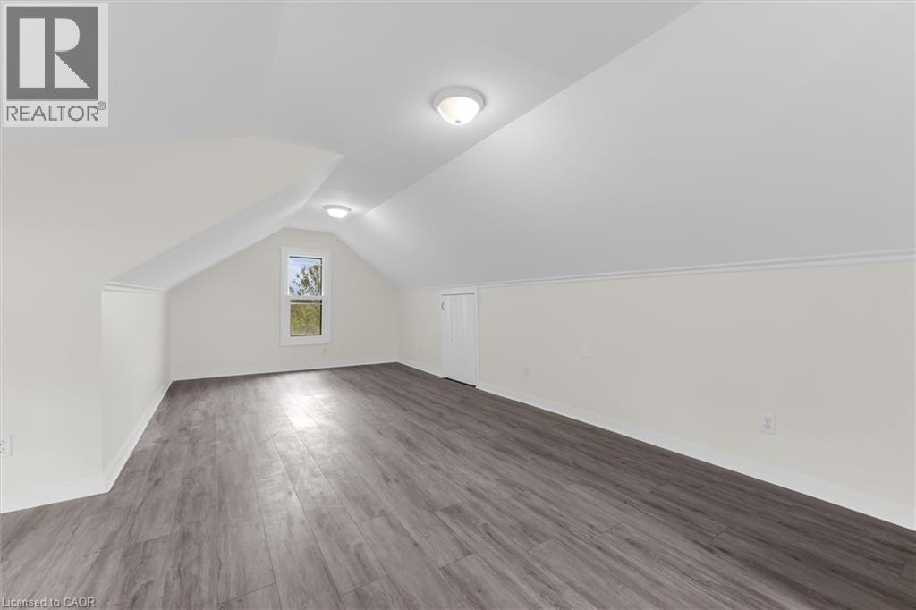 87 MUD Street E - 23