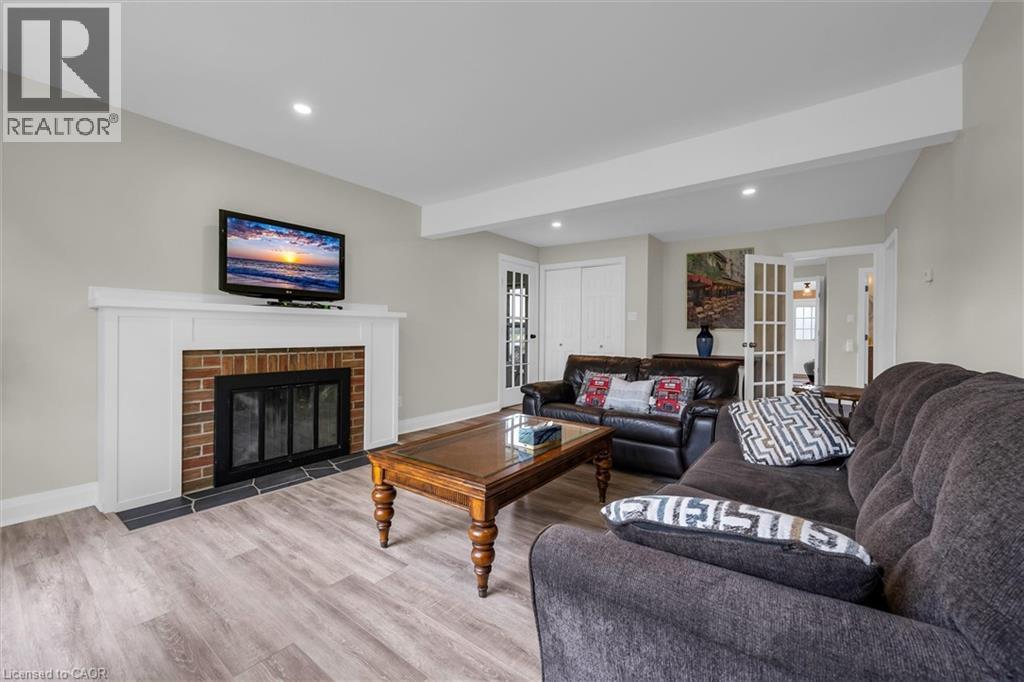 87 MUD Street E - 17