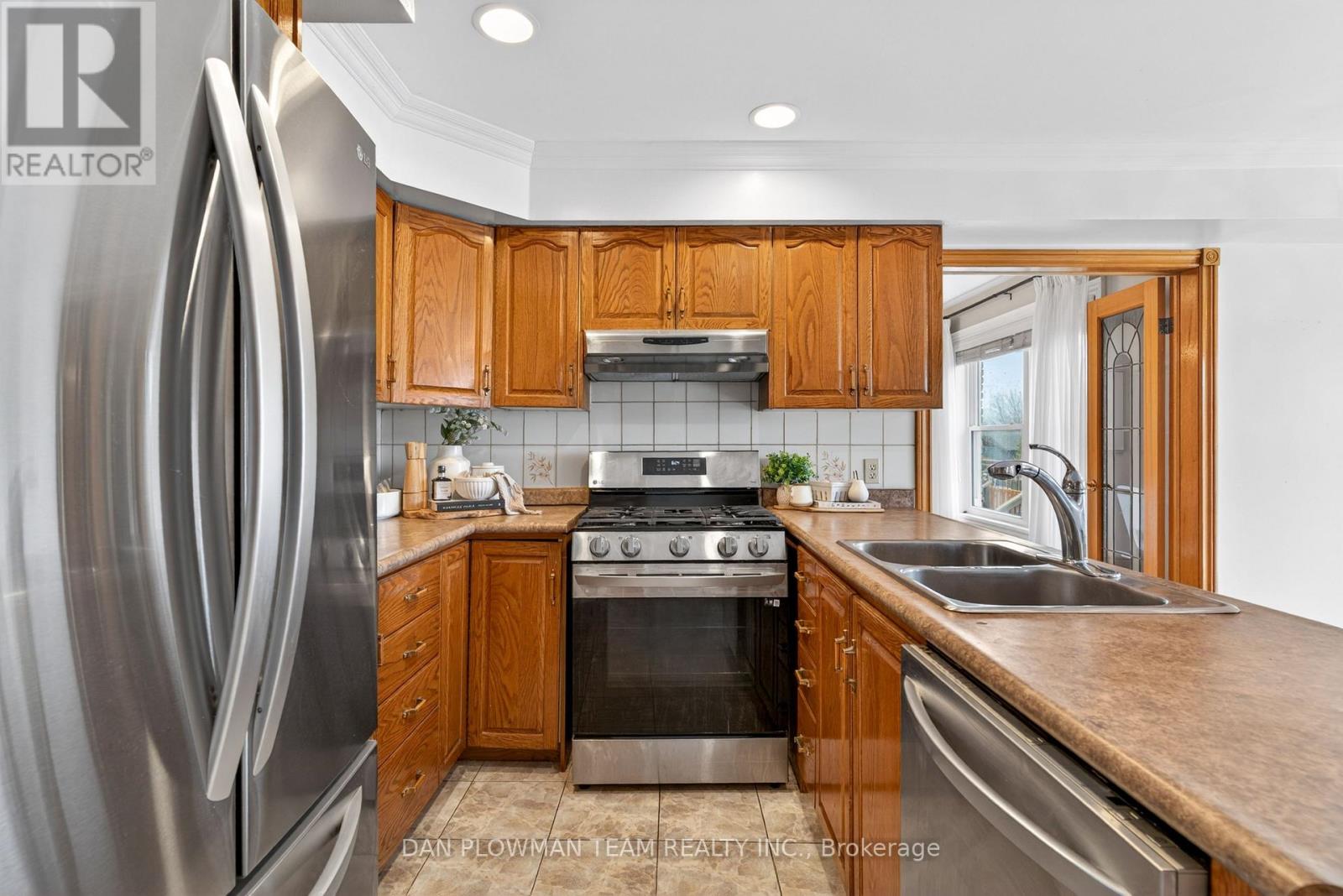357 POWELL ROAD - 11