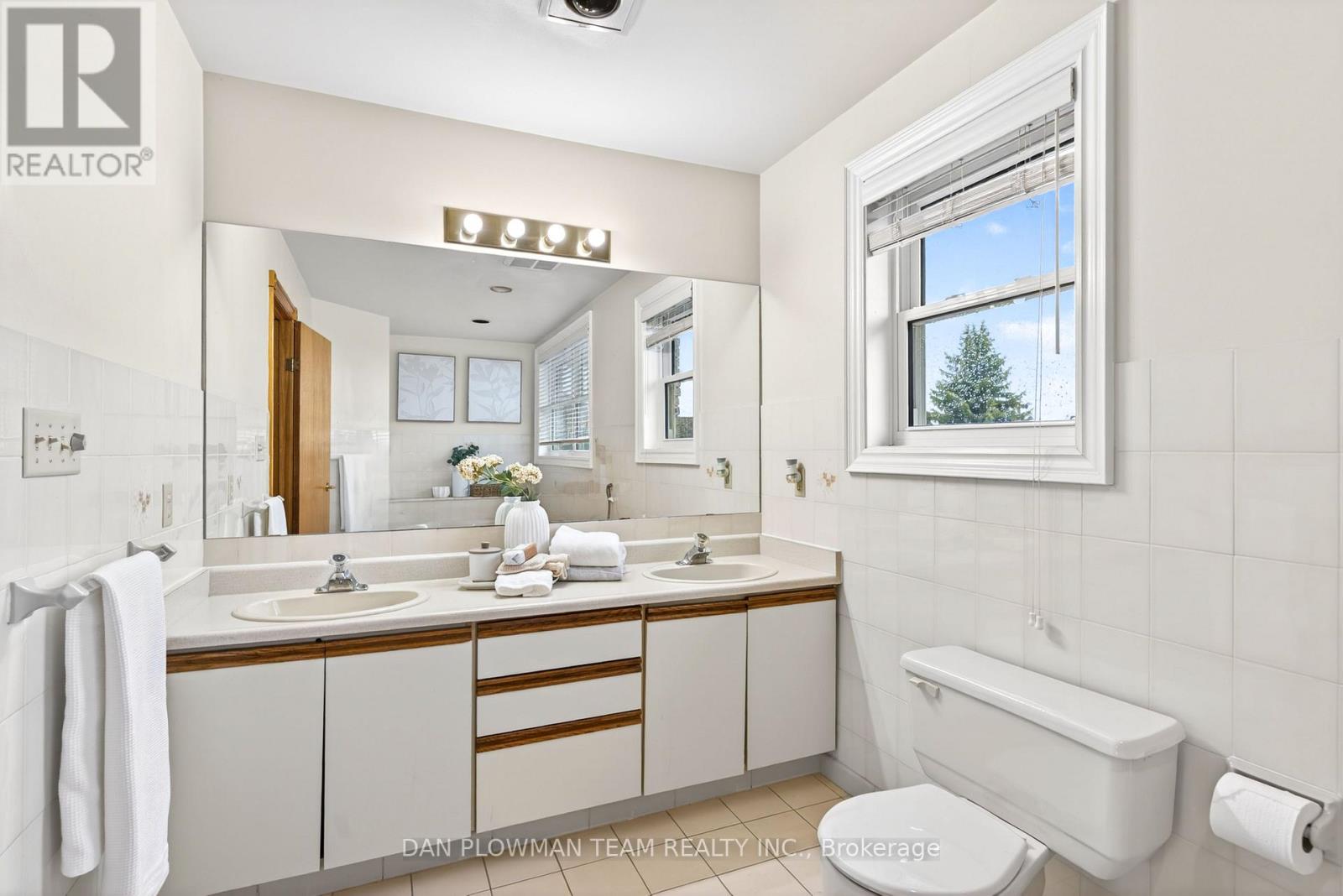 357 POWELL ROAD - 24