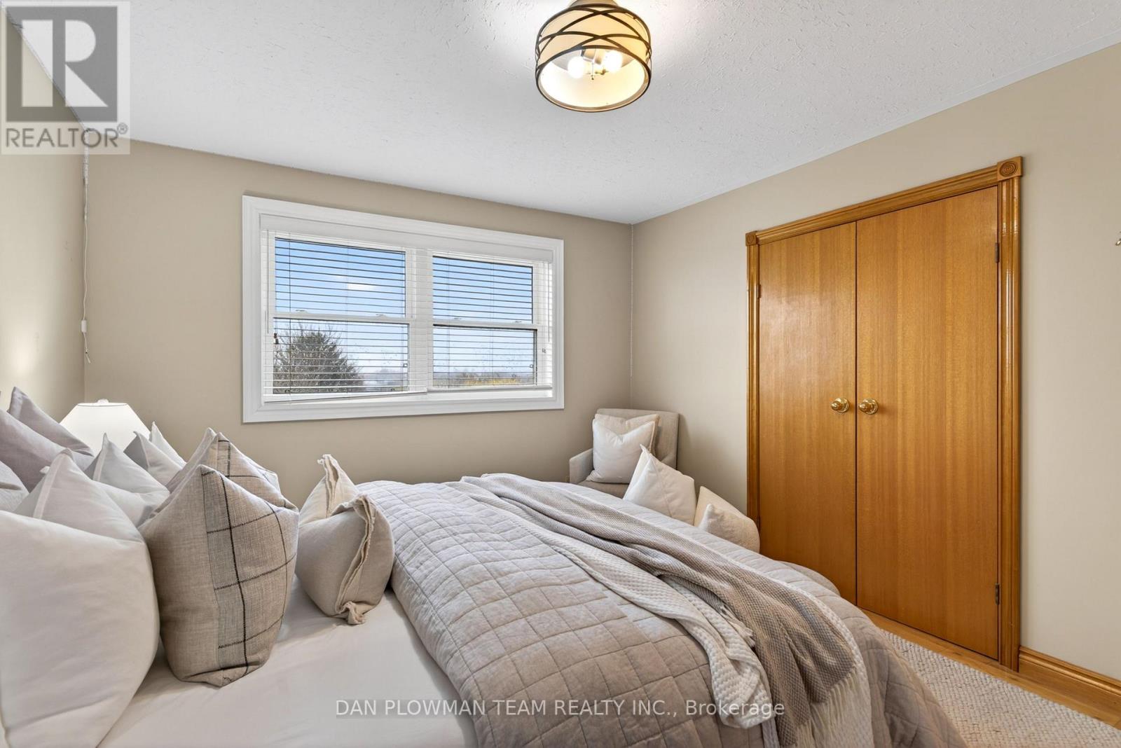 357 POWELL ROAD - 27