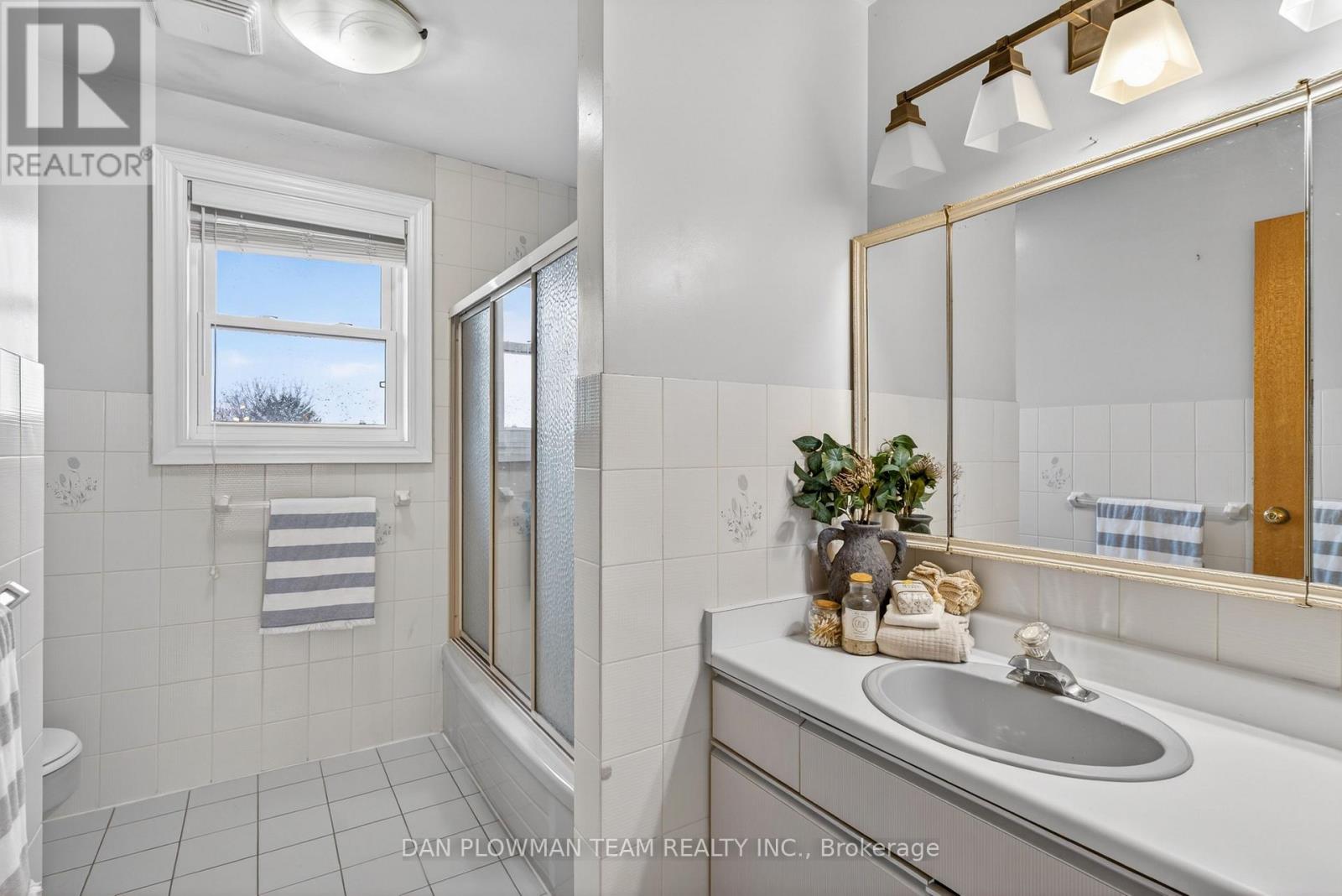 357 POWELL ROAD - 30