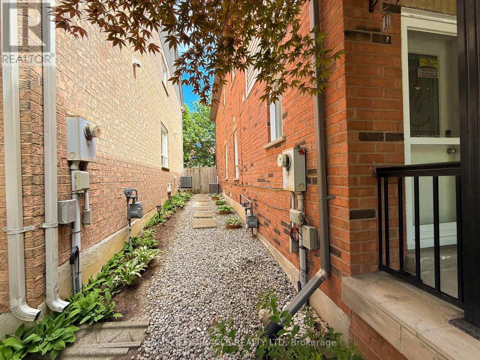 29 HEMANS COURT - 8