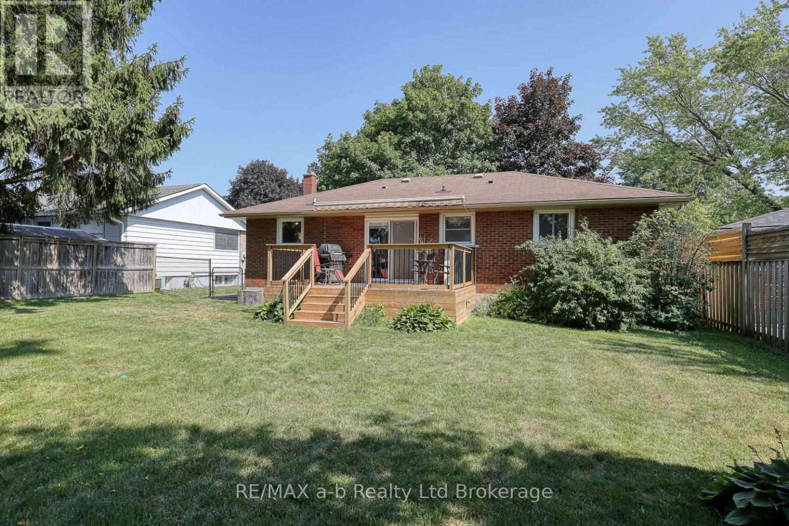 18 CHISHOLM DRIVE - 10