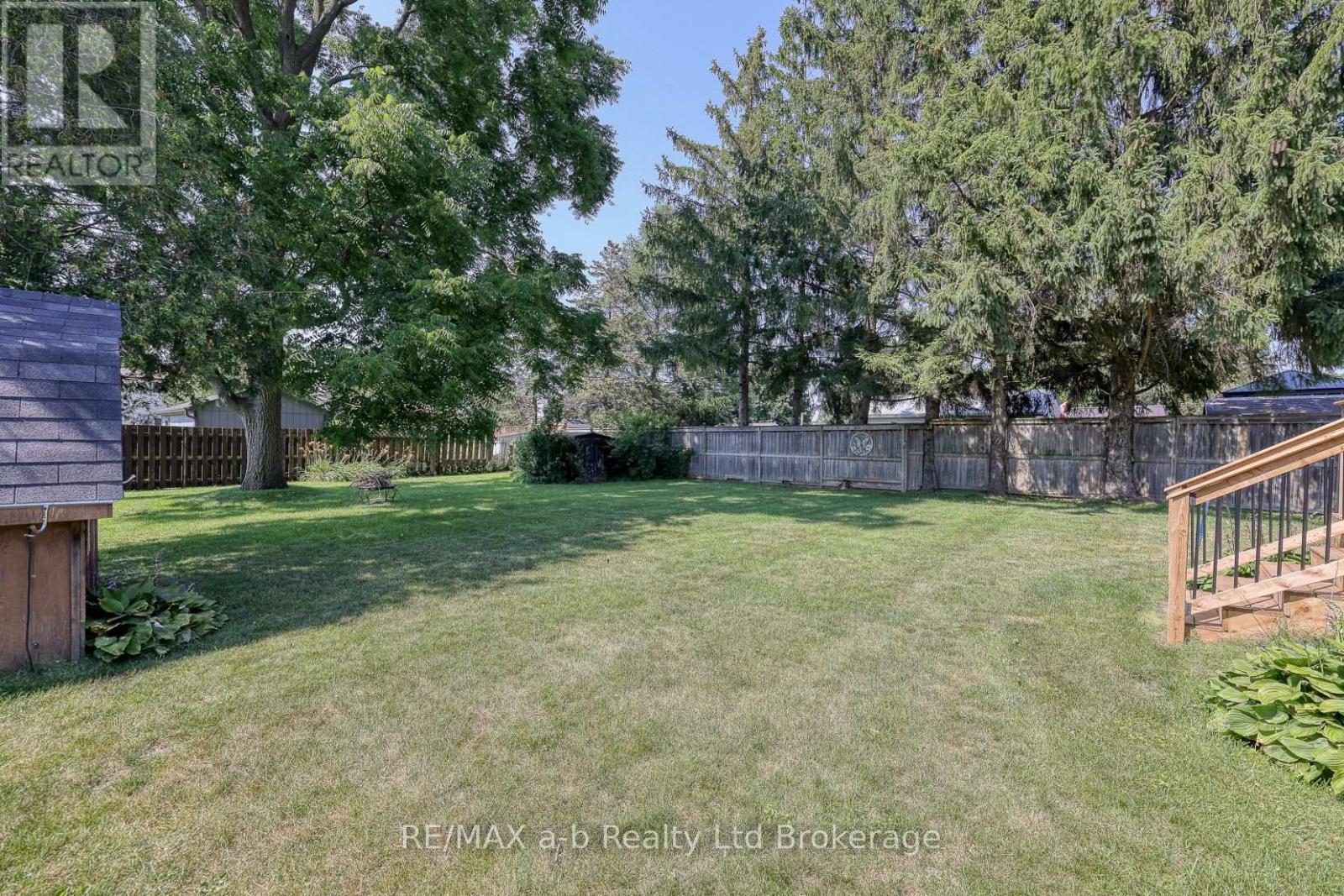 18 CHISHOLM DRIVE - 12