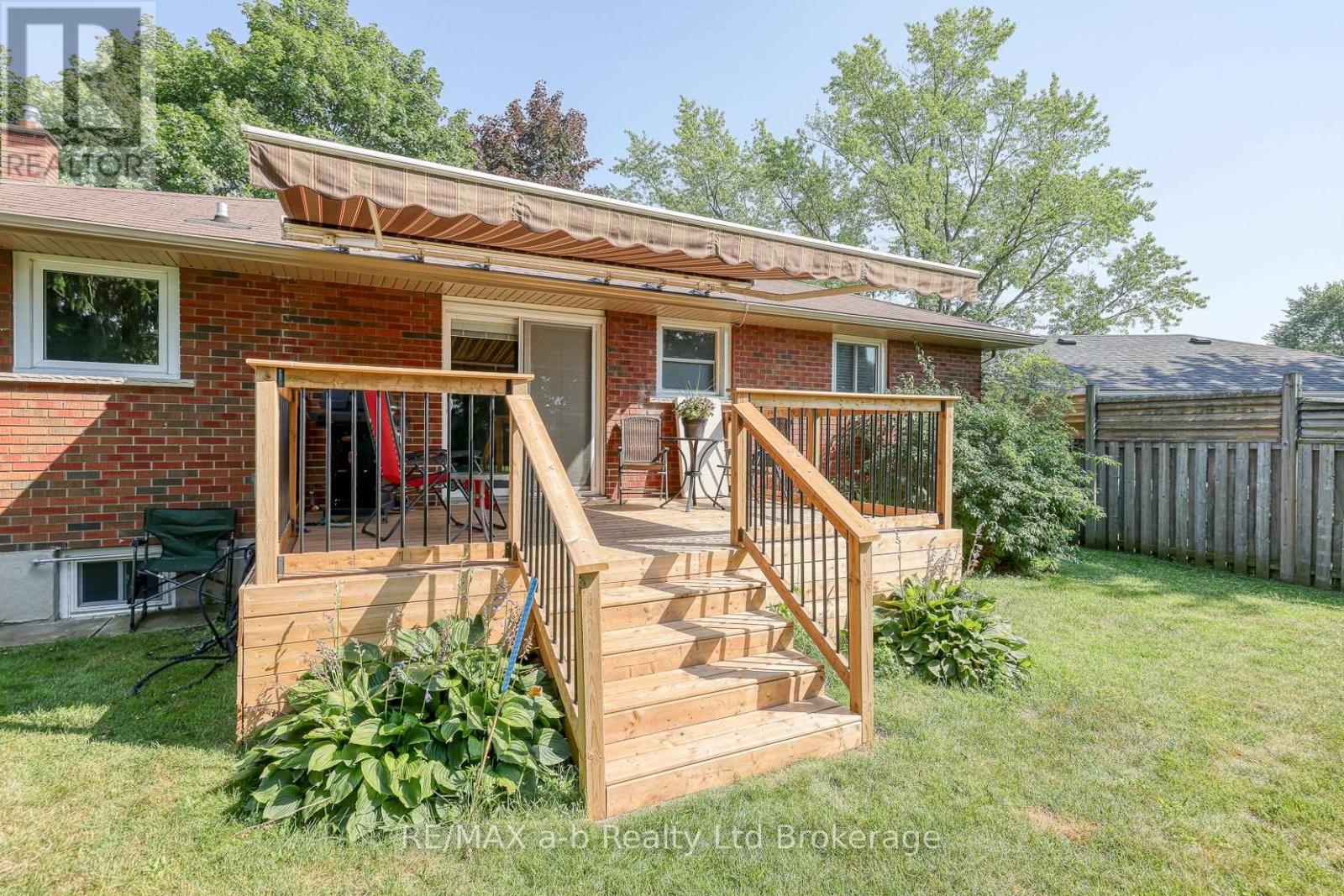 18 CHISHOLM DRIVE - 14