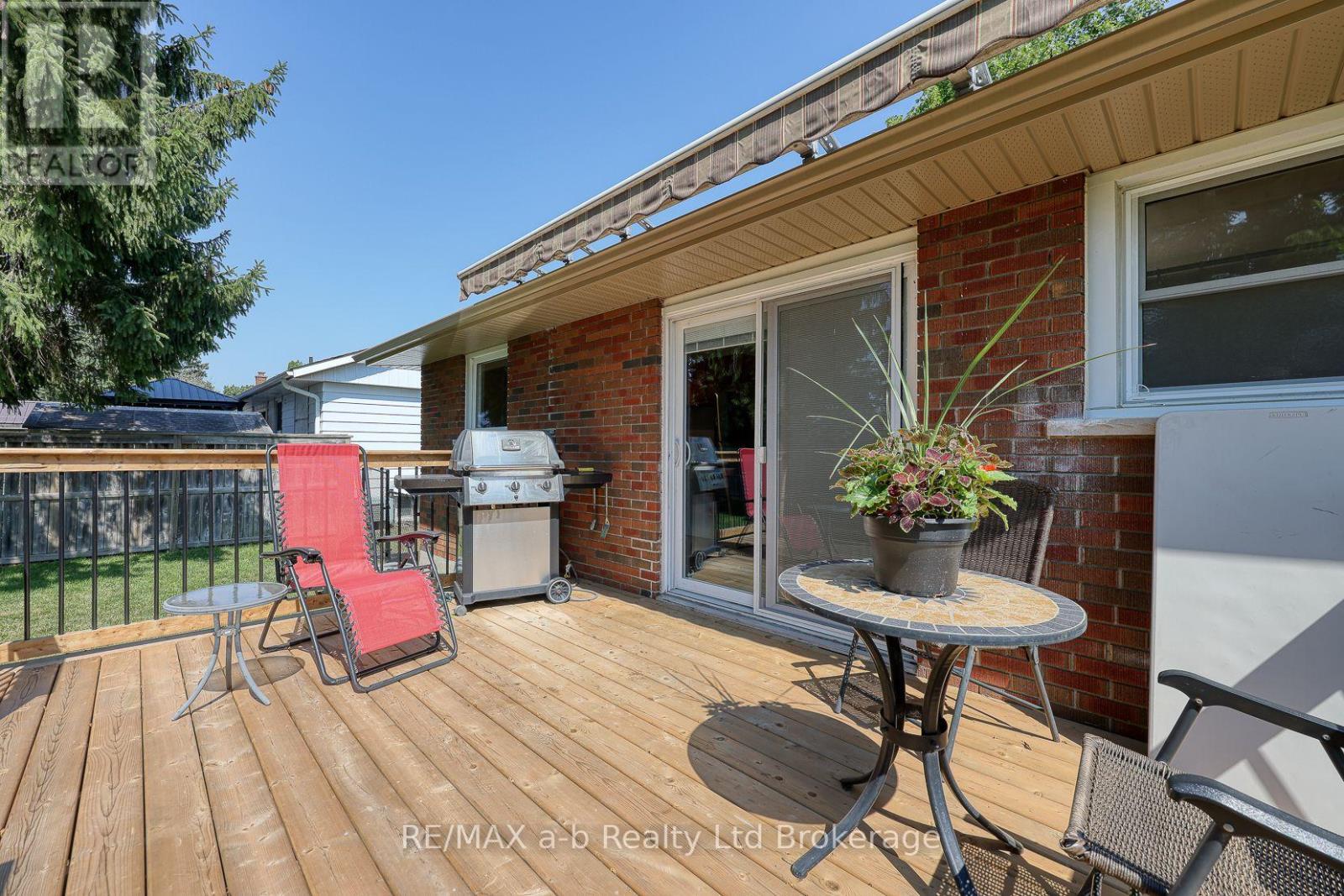 18 CHISHOLM DRIVE - 15