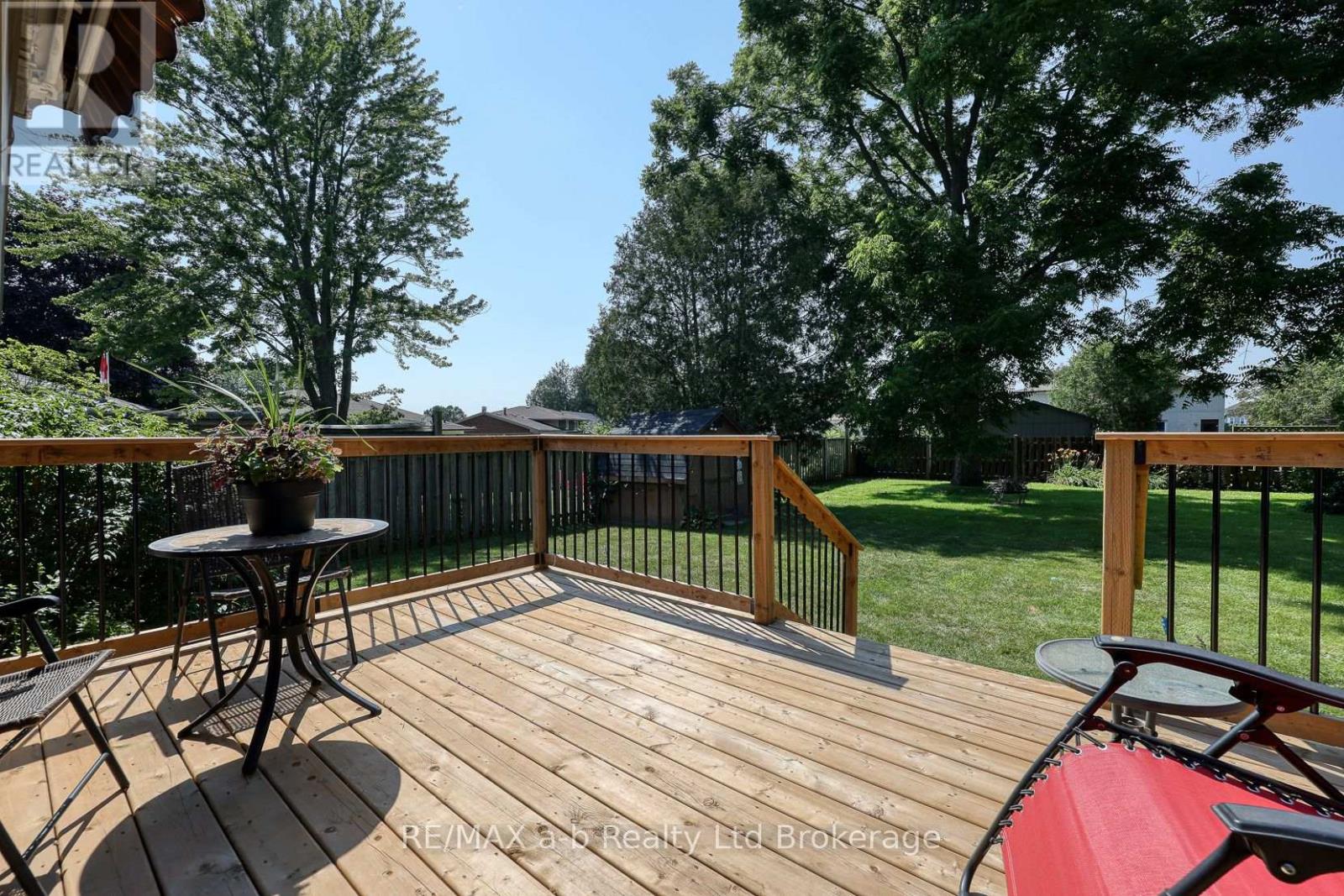 18 CHISHOLM DRIVE - 16