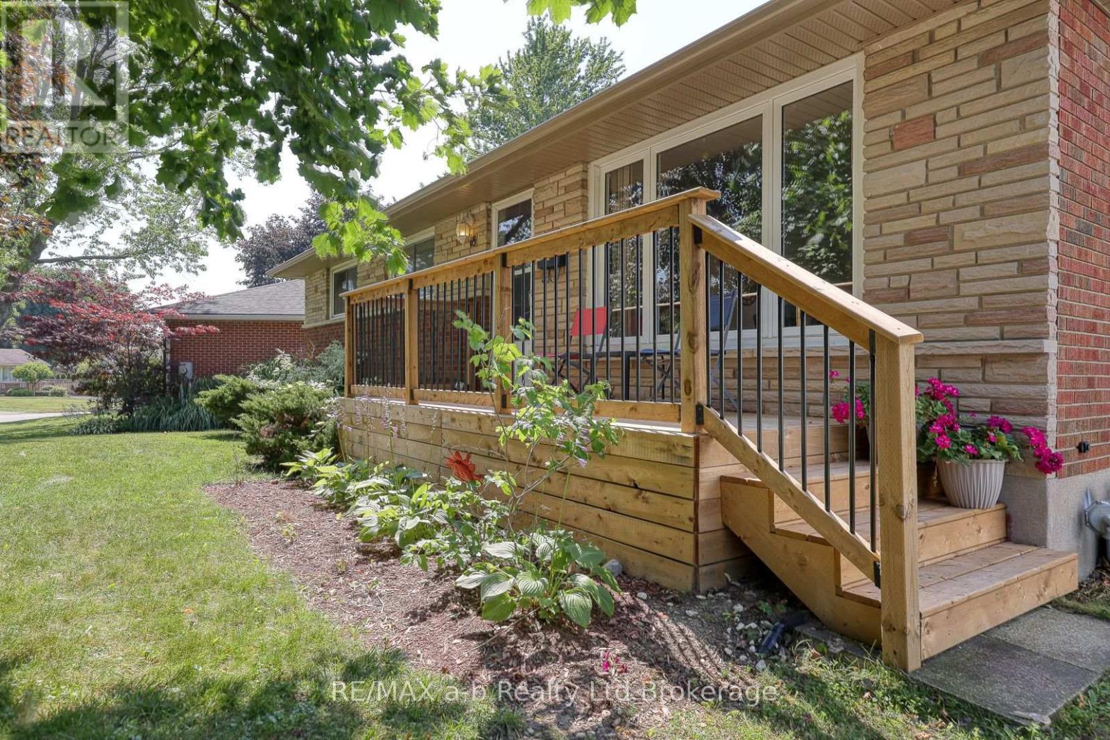 18 CHISHOLM DRIVE - 18
