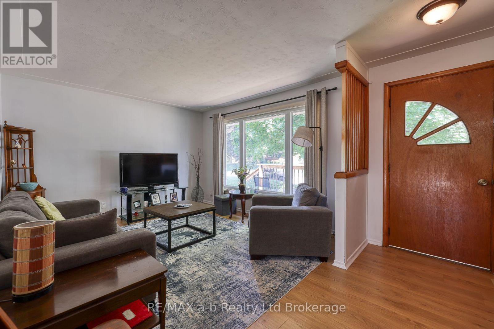 18 CHISHOLM DRIVE - 20