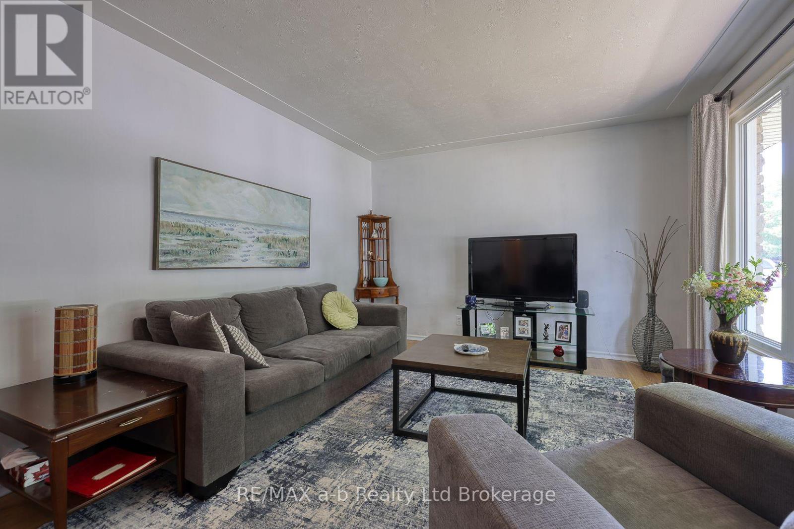 18 CHISHOLM DRIVE - 21