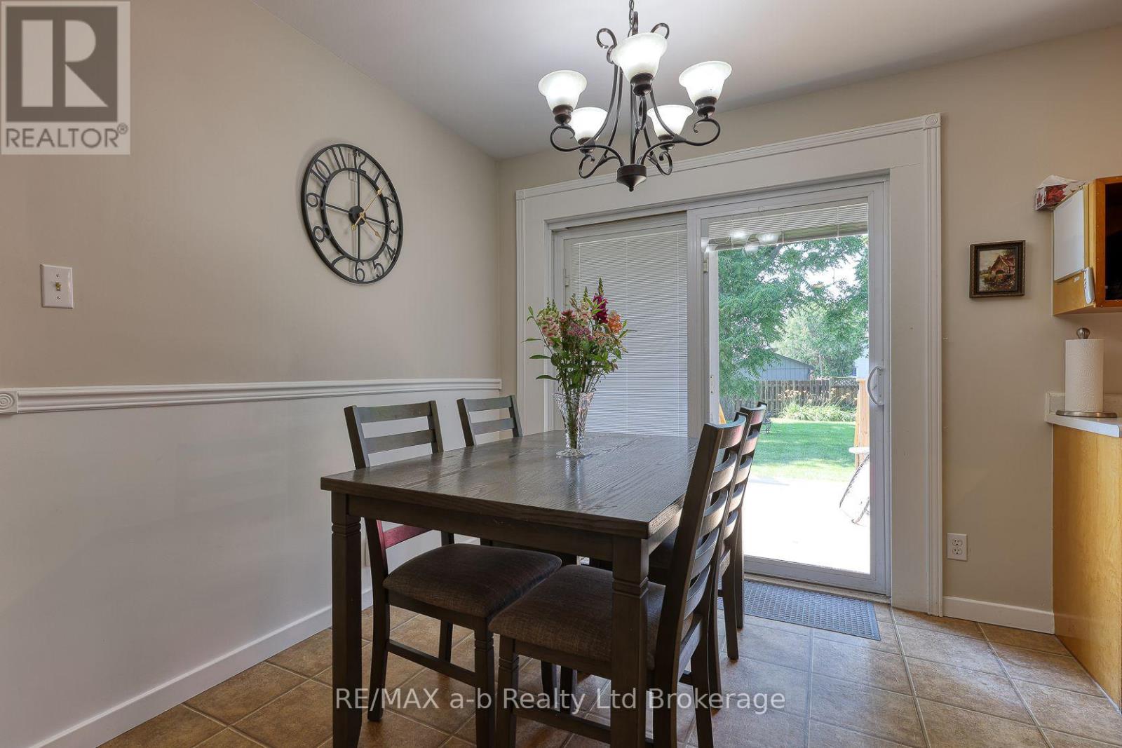 18 CHISHOLM DRIVE - 24