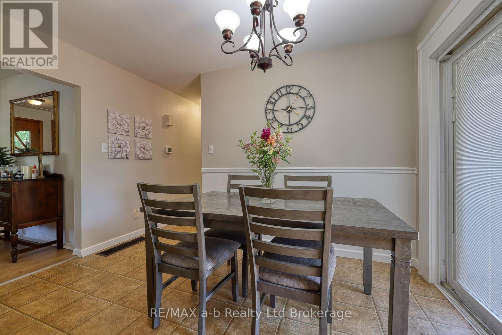 18 CHISHOLM DRIVE - 25