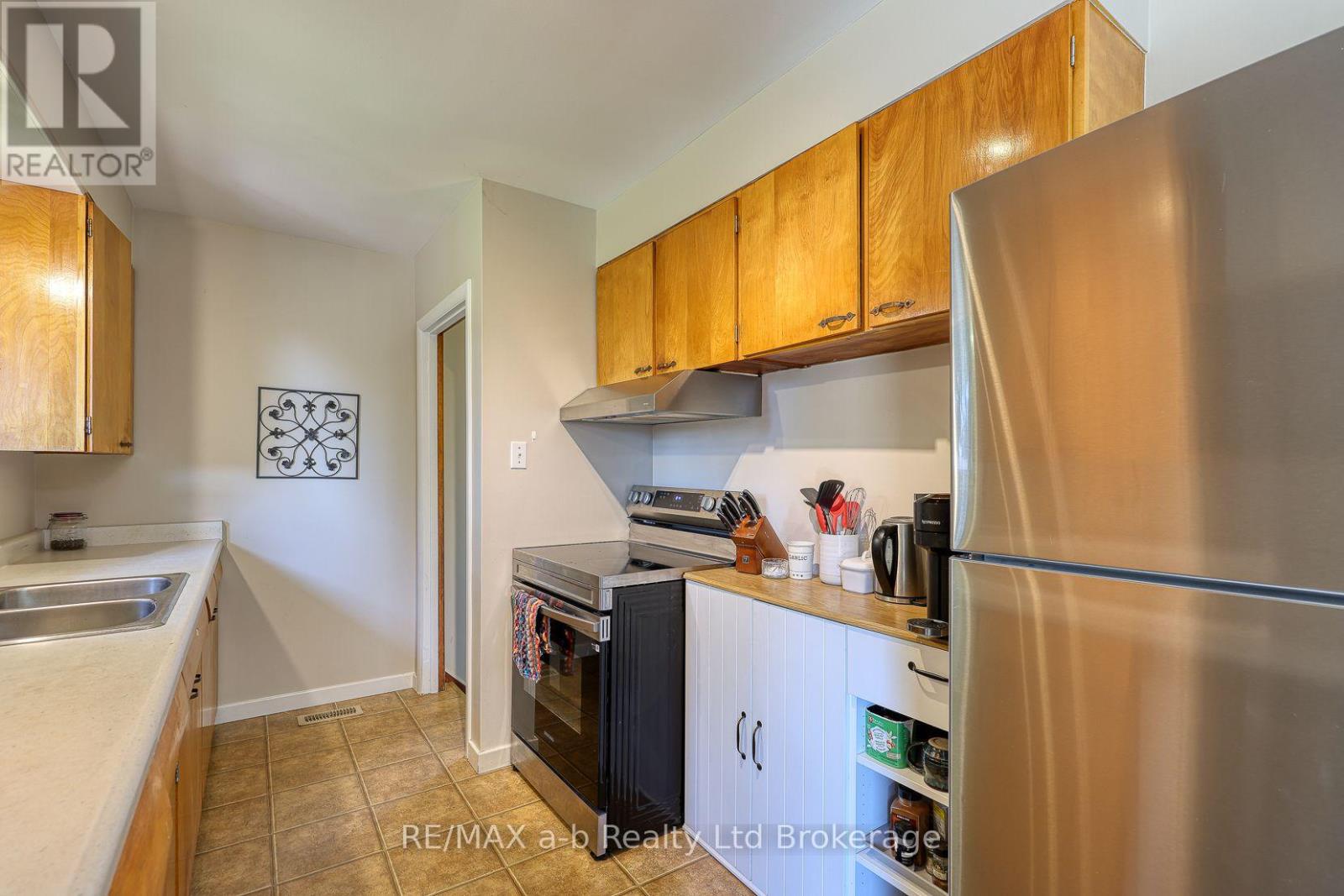 18 CHISHOLM DRIVE - 26