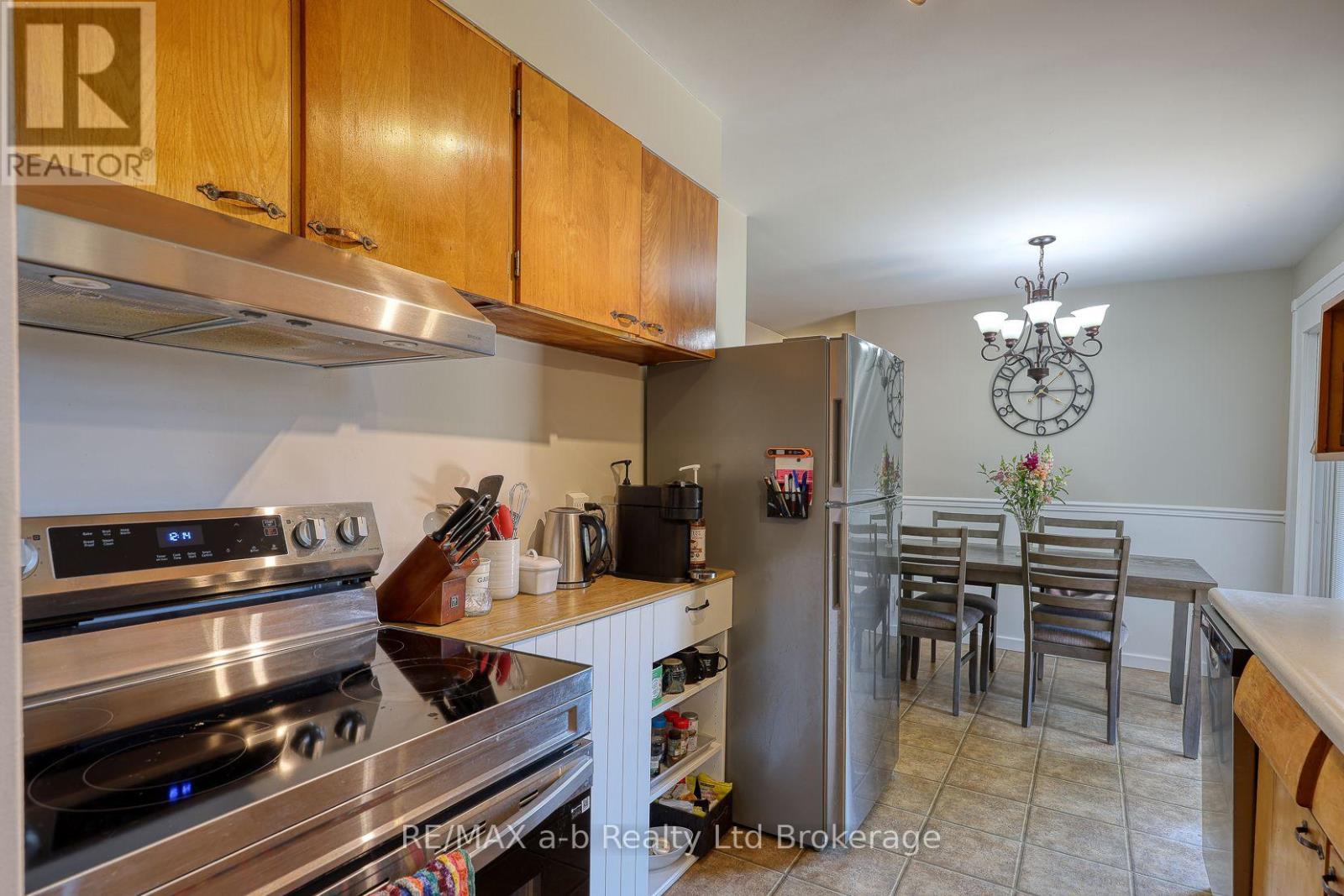 18 CHISHOLM DRIVE - 29