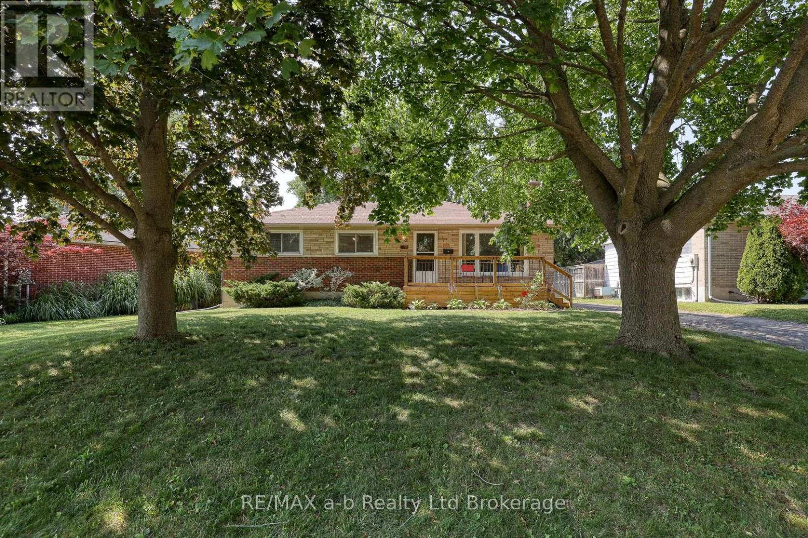 18 CHISHOLM DRIVE - 3