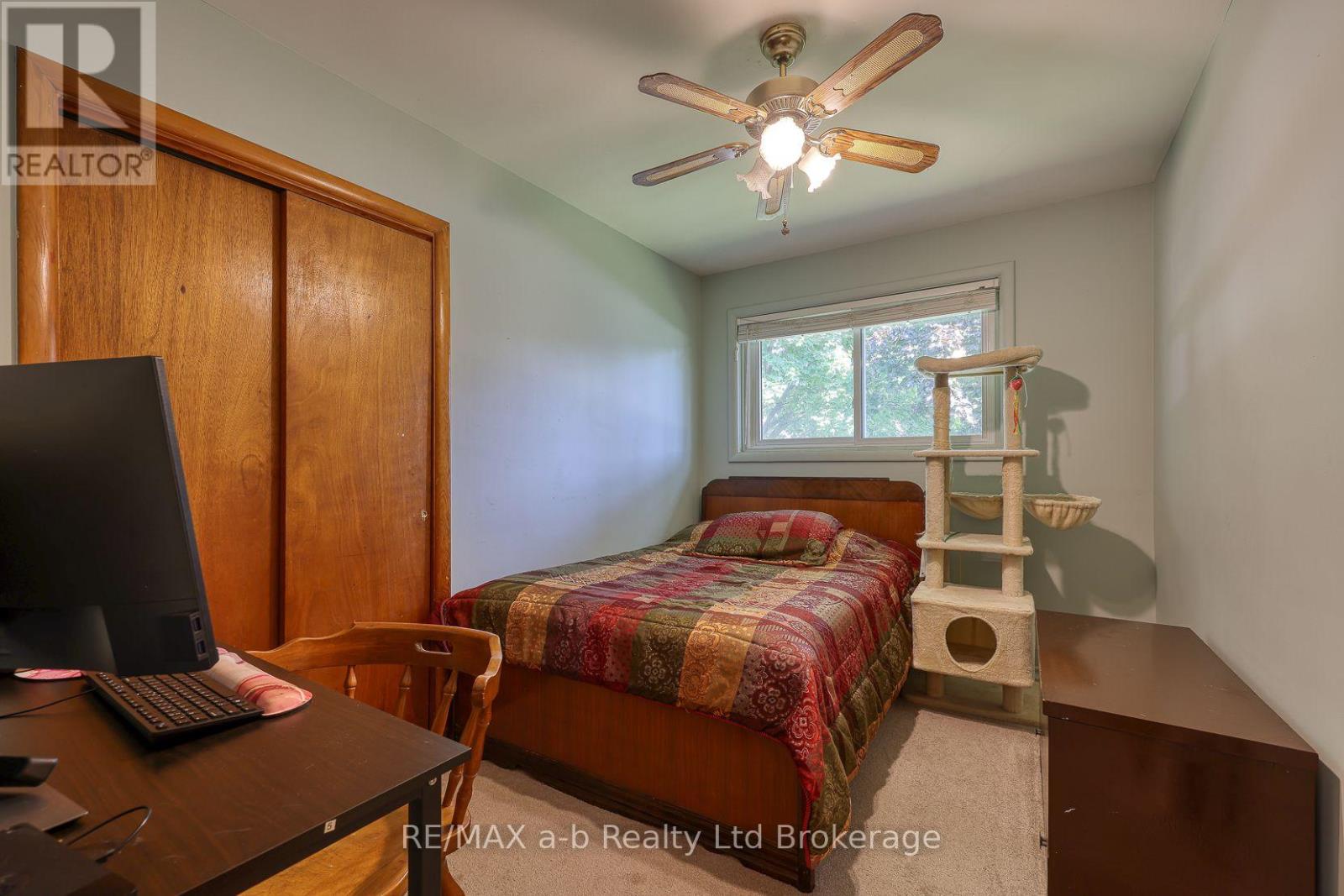 18 CHISHOLM DRIVE - 31
