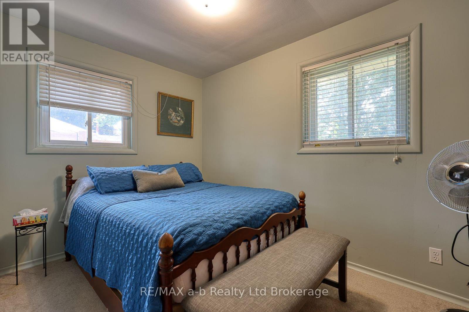 18 CHISHOLM DRIVE - 32