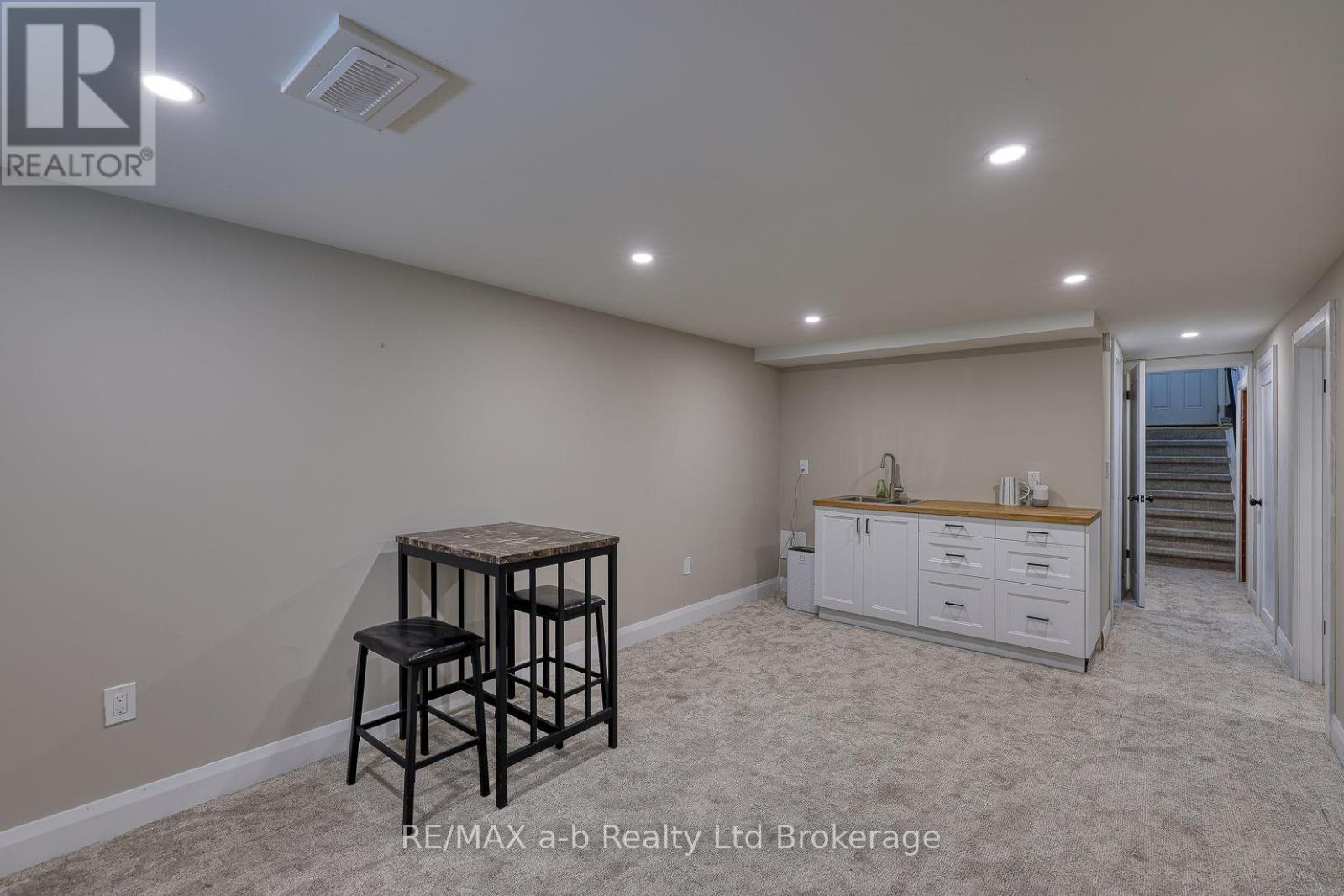 18 CHISHOLM DRIVE - 34