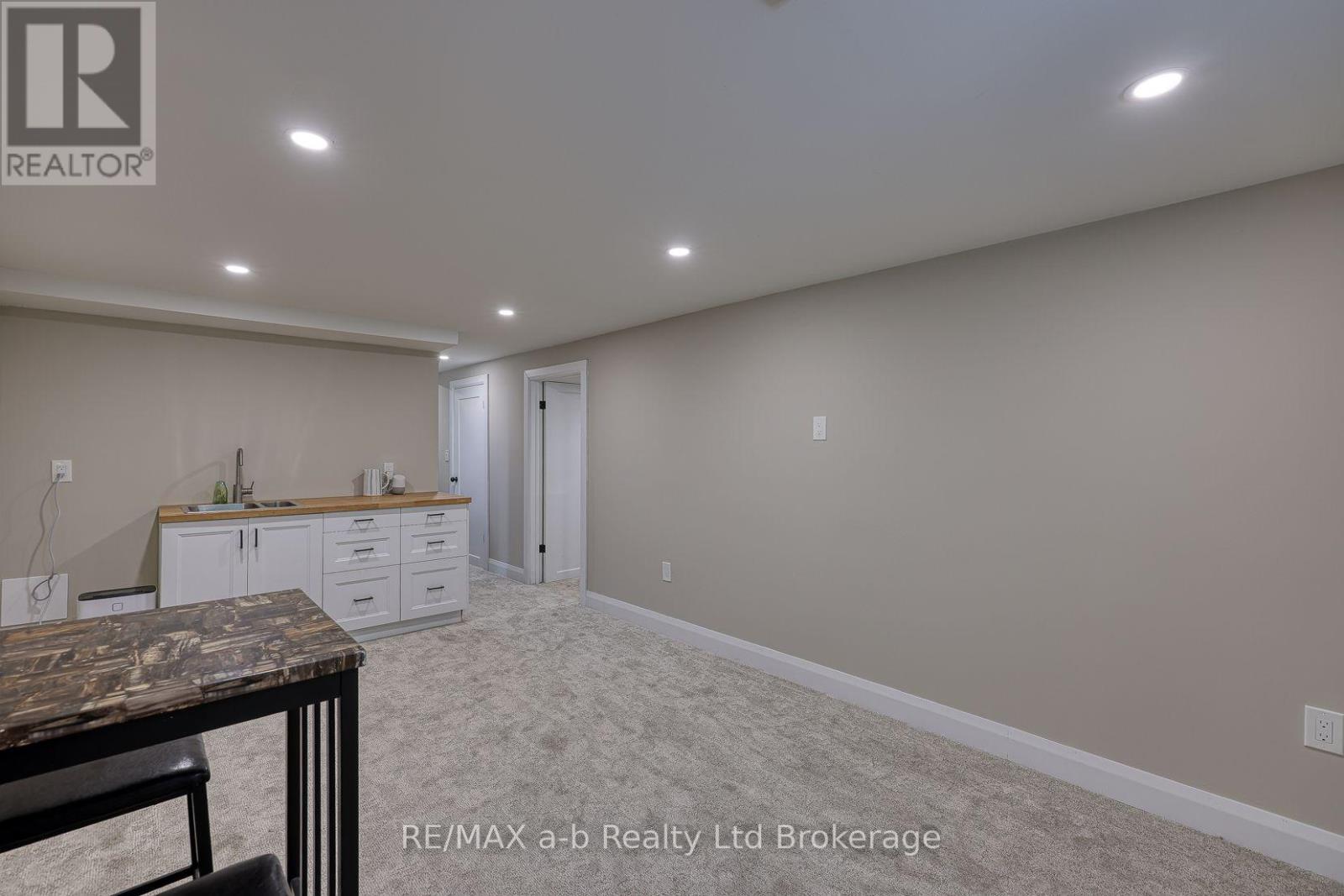 18 CHISHOLM DRIVE - 35