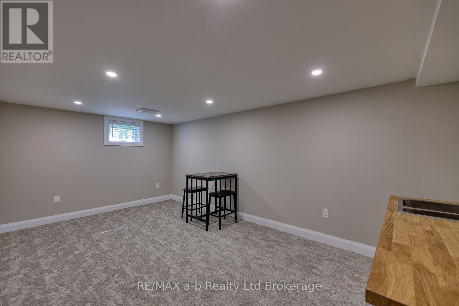 18 CHISHOLM DRIVE - 36