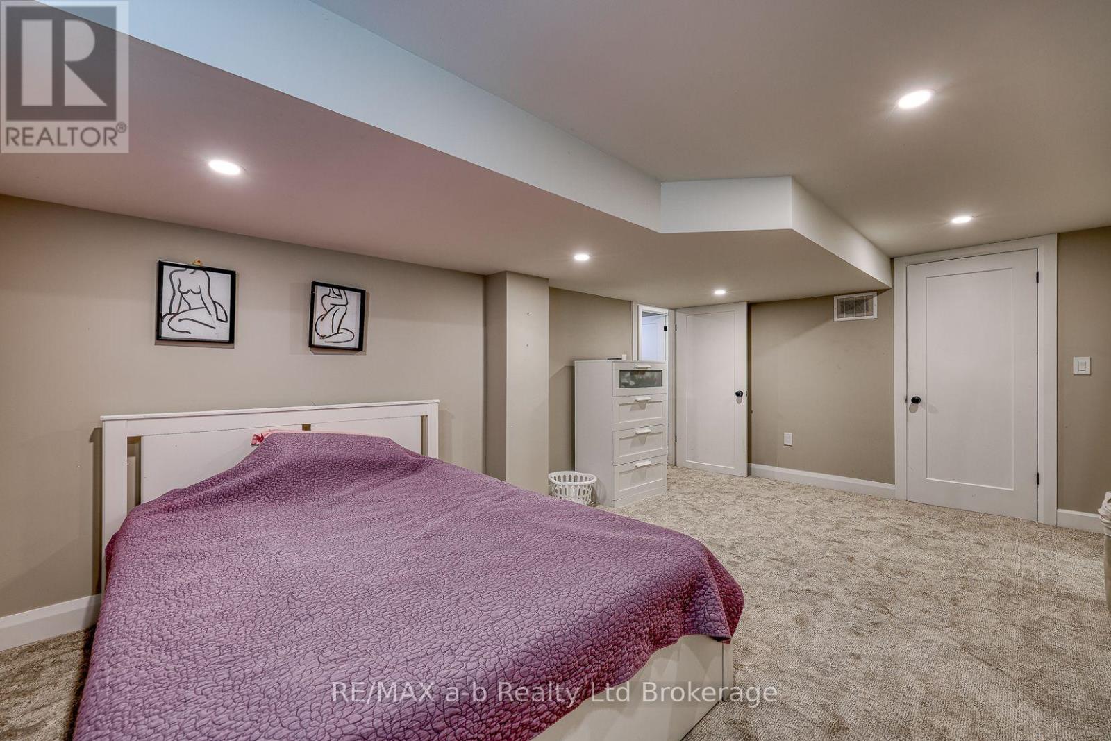 18 CHISHOLM DRIVE - 40