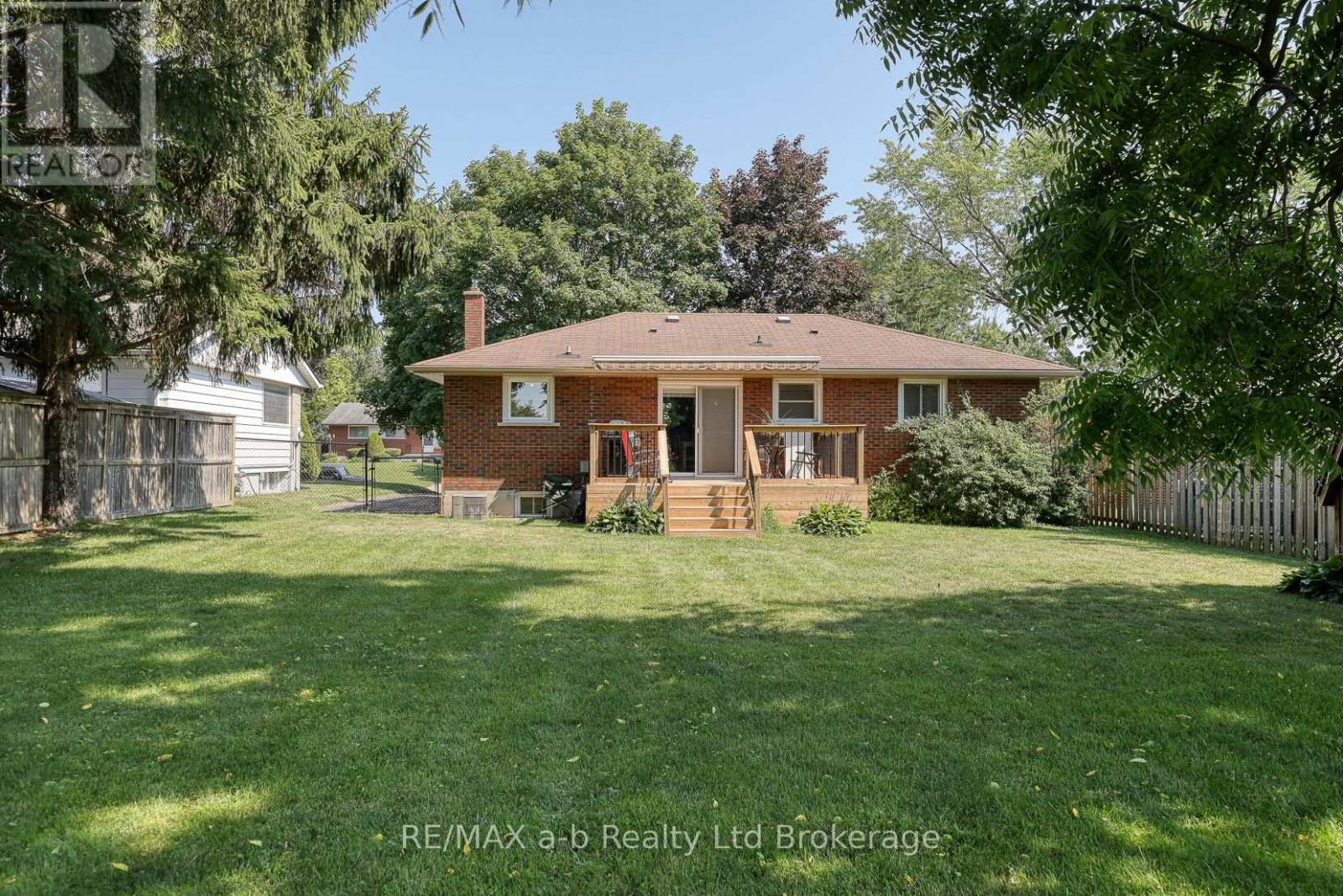 18 CHISHOLM DRIVE - 8