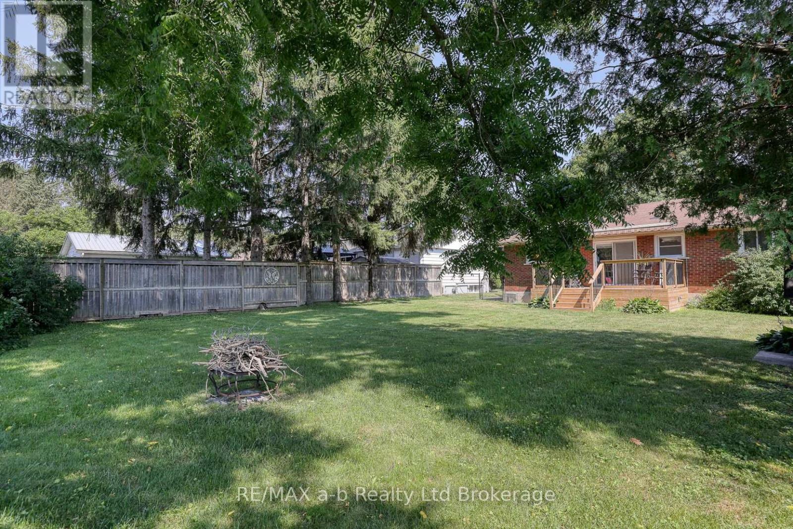 18 CHISHOLM DRIVE - 9
