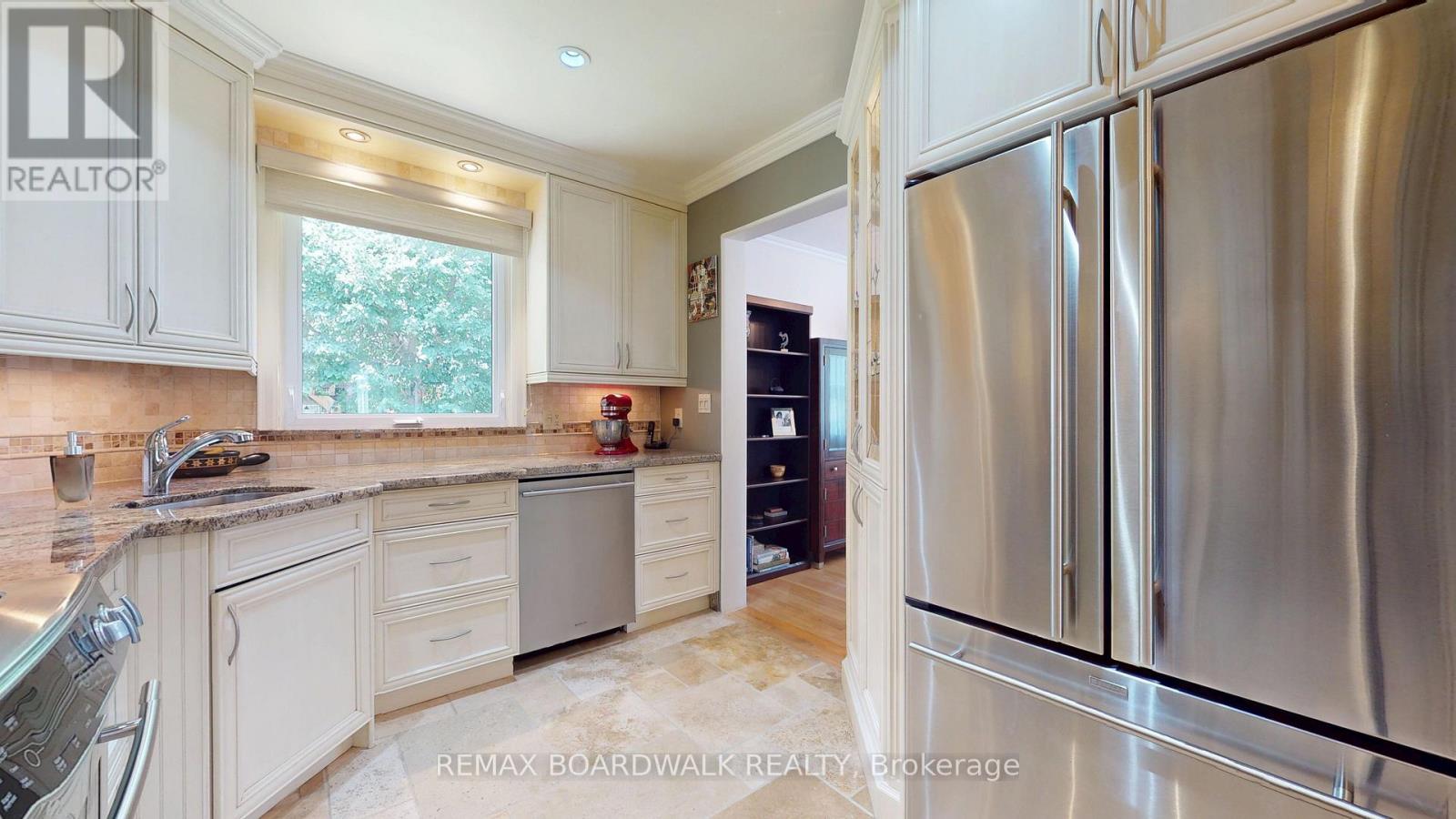 148 JAMES STREET E - 12