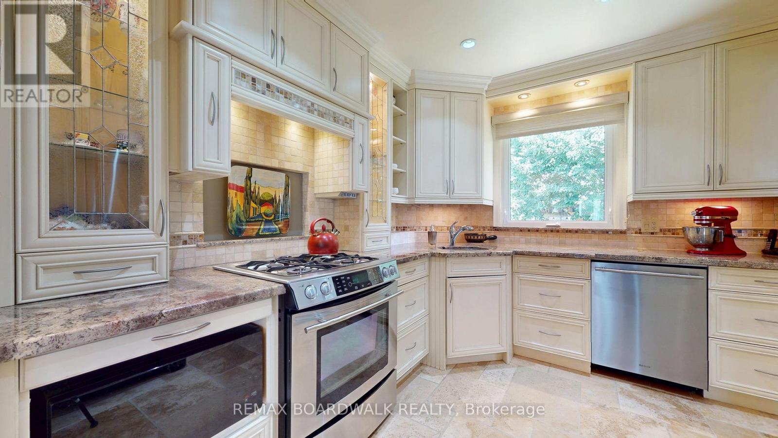 148 JAMES STREET E - 13