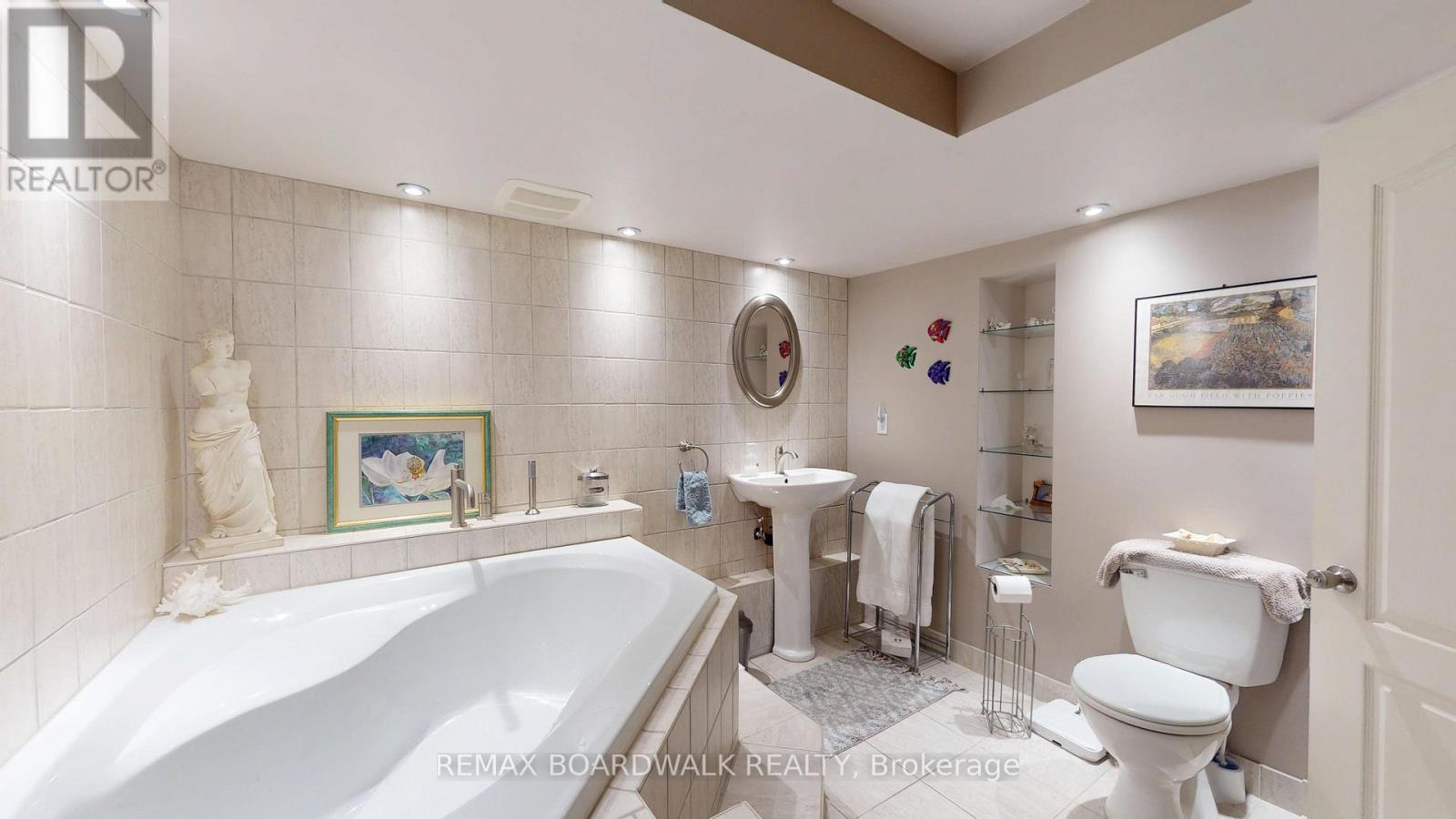 148 JAMES STREET E - 25