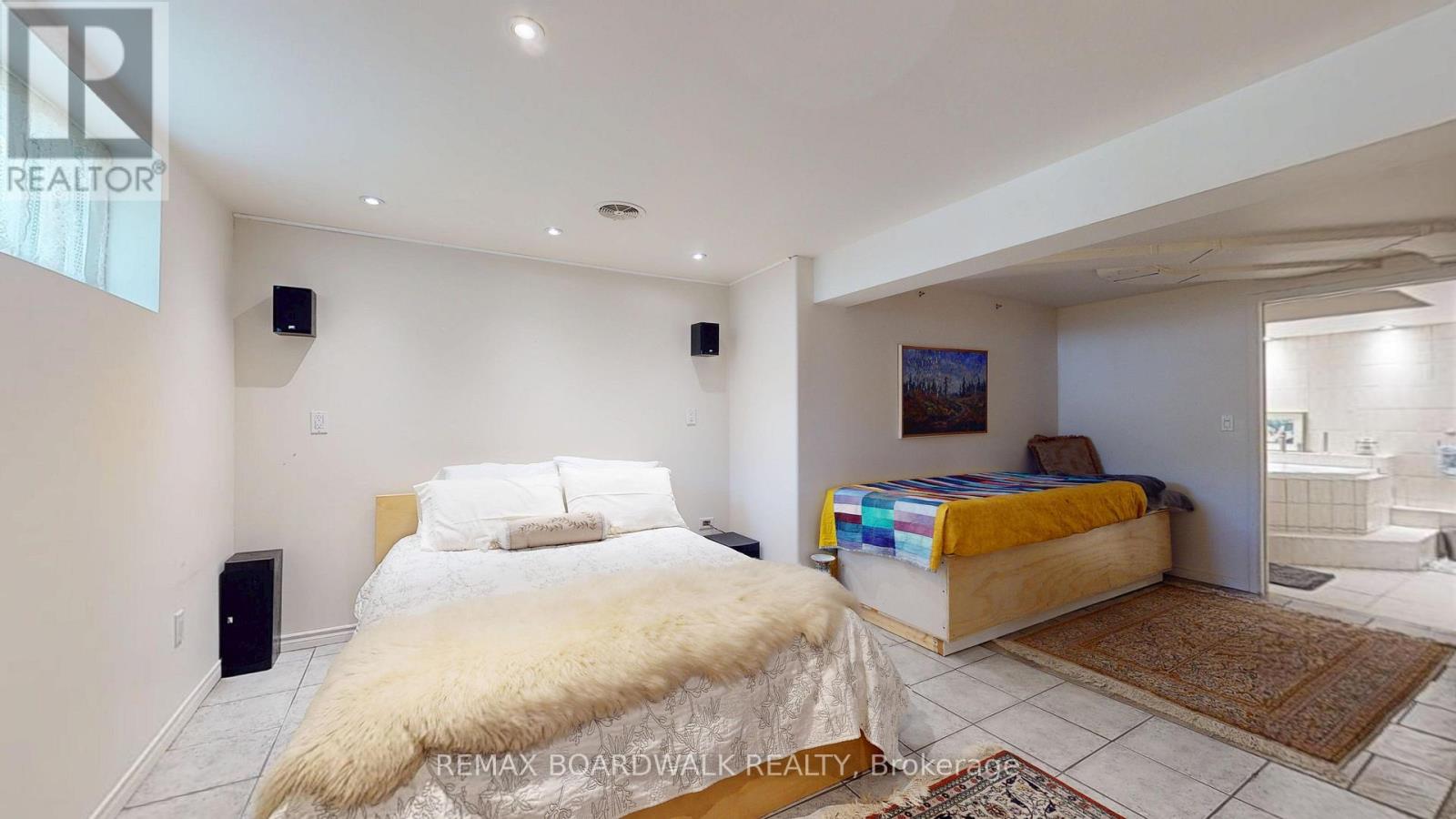 148 JAMES STREET E - 27