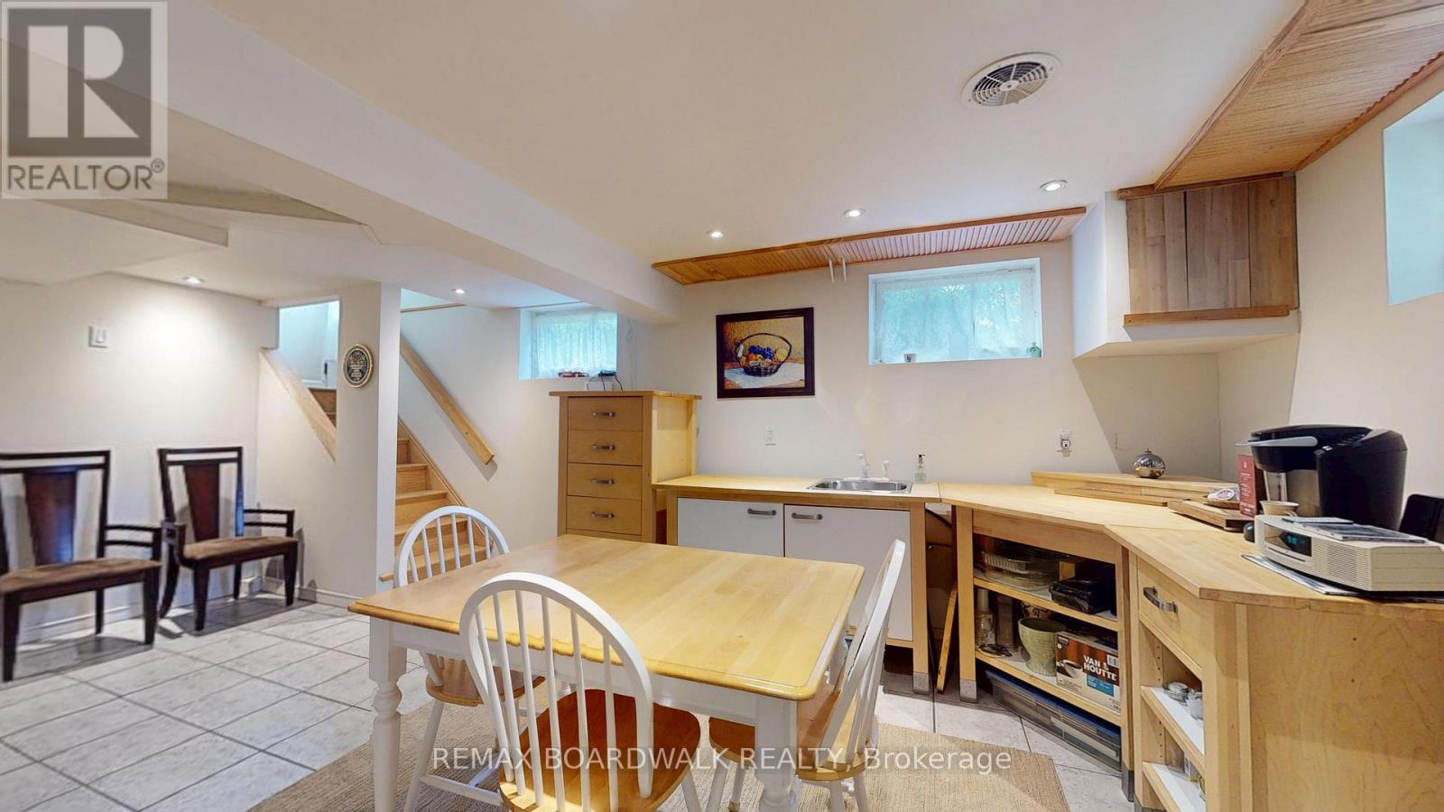 148 JAMES STREET E - 28
