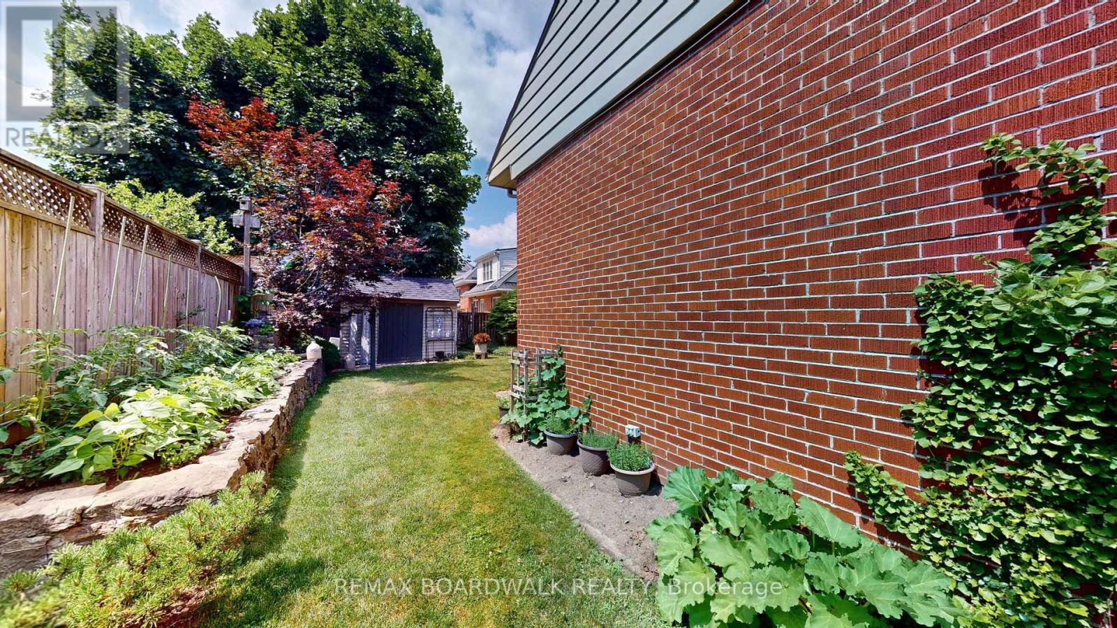 148 JAMES STREET E - 32