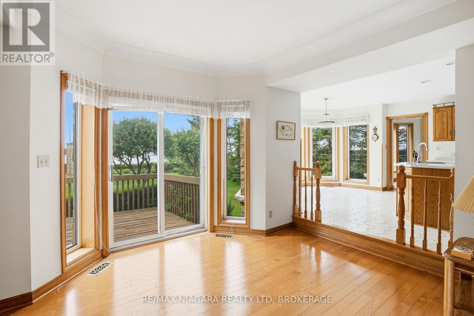 599 LAKESHORE ROAD E - 14